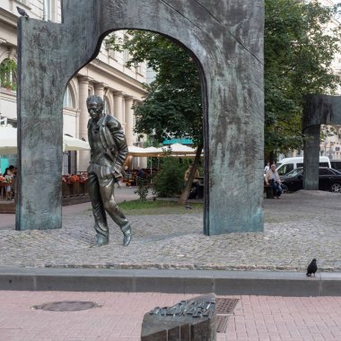 Bulat Okudjava Arbat Caddesi'nde Anıtı