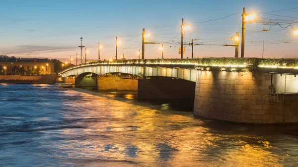 Gießereibrücke, naberezhnaya kutuzova — Stockfoto