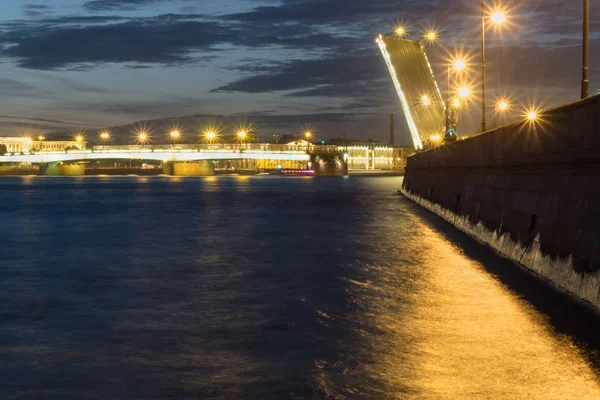 Döküm Köprüsü, Naberezhnaya Kutuzova