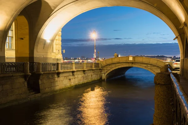 Gece Sokak müzisyeni