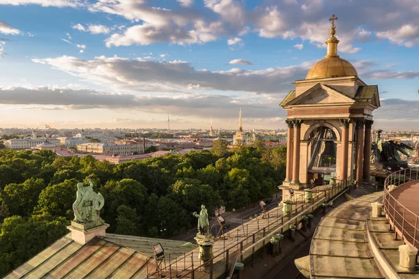 St. Isaac's Cathedral çatısı görüntüsü