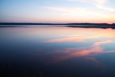 Orman göl günbatımı