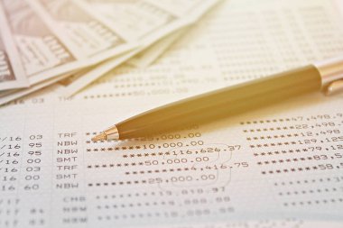 İş, finans, yatırım, muhasebe veya para Satım kavramı: Amerikan Doları nakit para tasarruf hesabı hesap cüzdanı veya mali tablo