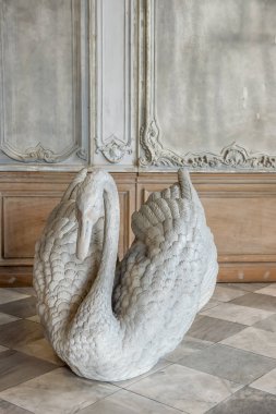 eski antika kuğu heykeli