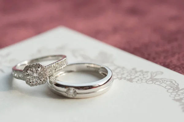 Όμορφο Γαμήλιο Δαχτυλίδι Της Αγάπης — Φωτογραφία Αρχείου