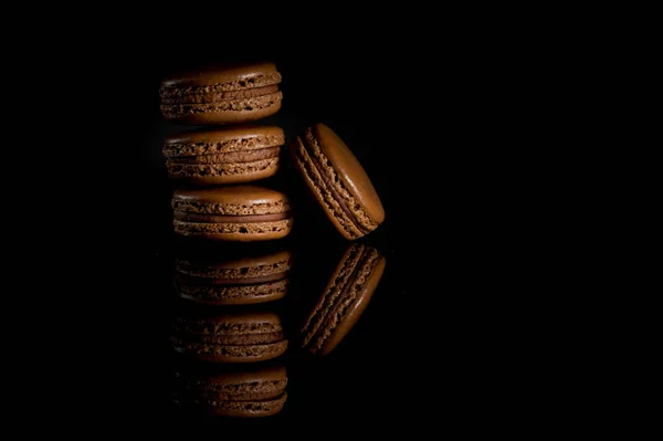 Macaron Macaron Français Doux Coloré Sur Fond Noir — Photo