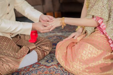 damat gelin halka Düğün Tayland törenle giydi.