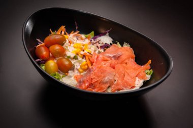 füme somon balık salatası