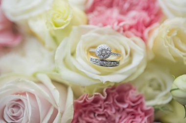 Closeup Gümüş Alyans Pırlanta gül, Dof odak üzerinde