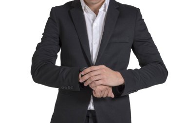 Beyaz arka plan üzerinde izole saatler izliyor l elbiseli bir genç zarif yakışıklı iş adamı, yakın çekim