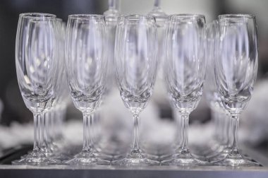 Bir bardak şampanya.