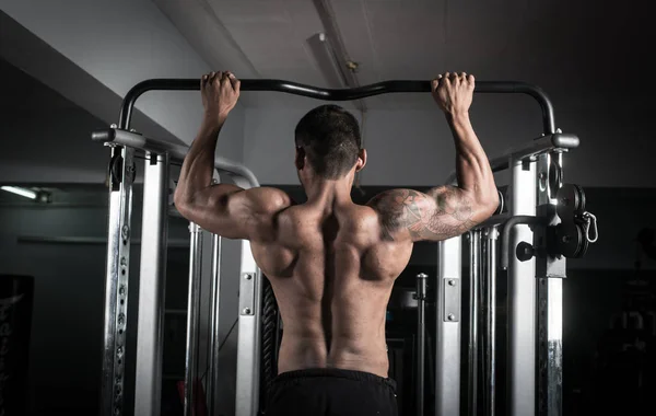 Athlete Muscular Fitness Male Model Pulling Horizontal Bar Gym — Stock Photo, Image