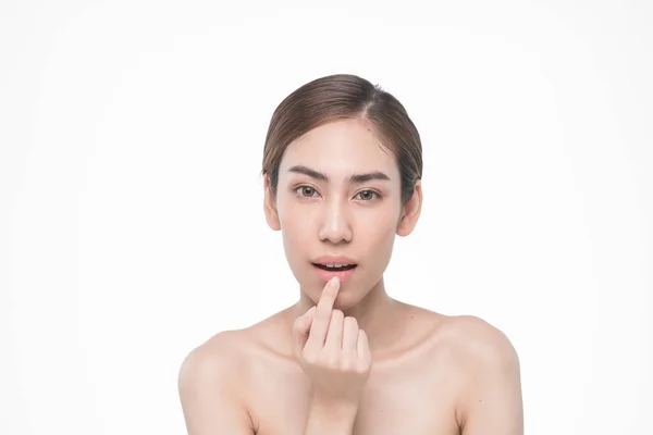 Jeune Belle Asiatique Femme Touchant Lèvre Isolée Sur Fond Blanc — Photo