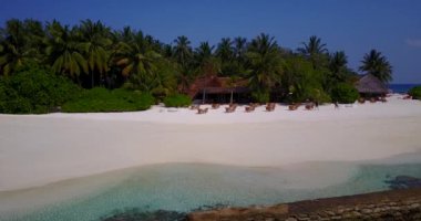 Sahil şeridi tepeden görünüyor. Endonezya 'nın Idyllic doğası.