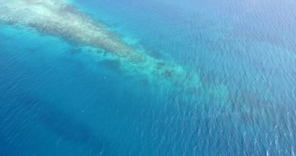 青い波打つ海の自然の表面 インドネシアのバリで熱帯の休暇を楽しむ — ストック動画