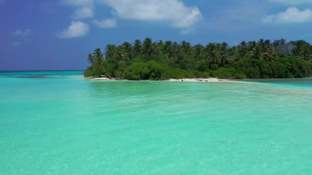 Wyspa Otoczona Turkusową Wodą Egzotyczne Wakacje Malediwach Azja Południowa — Wideo stockowe