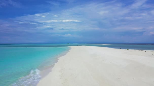 Borda Areia Com Água Azul Turquesa Viajar Para Maldivas — Vídeo de Stock