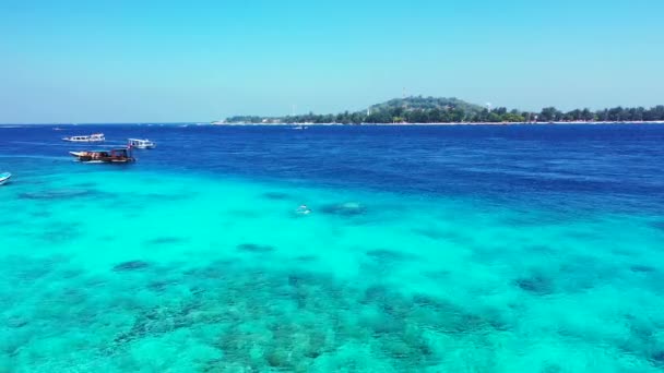 Pequeños Barcos Turistas Que Mueven Mar Tropical — Vídeo de stock