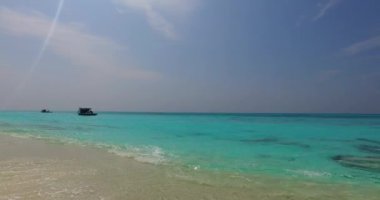 Parlak sahil manzarası. Bali 'nin güneşli yaz doğası.