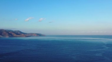 Gündüz vakti doğal deniz geçmişi. Tayland 'a yaz yolculuğu.