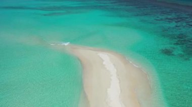 Koşan deniz dalgalarına bakıyorum. Endonezya, Bali 'ye Seyahat.