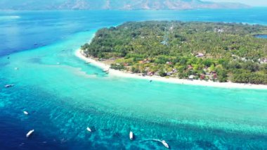 Gündüz deniz manzarası. Endonezya 'nın Idyllic doğası.