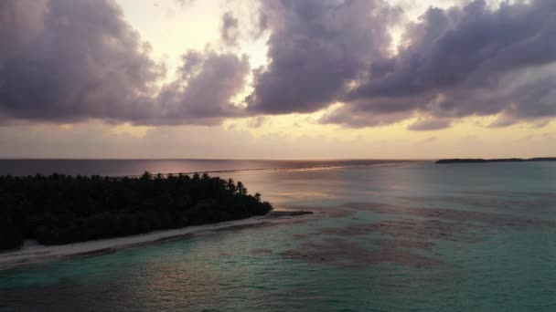 Matahari Terbenam Yang Penuh Inspirasi Tepi Pantai Pemandangan Eksotis Bali — Stok Video