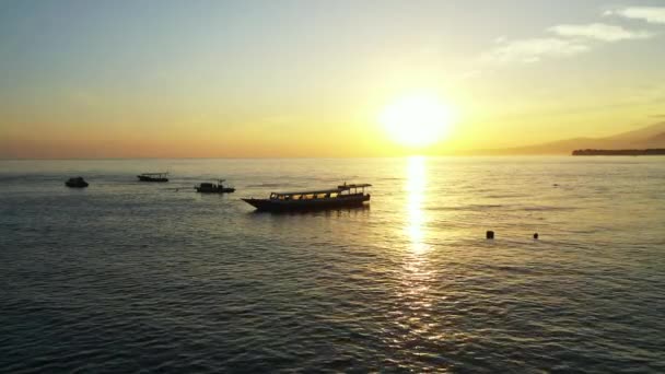 Золотой Час Берегу Моря Идиллическая Природа Индонезии — стоковое видео