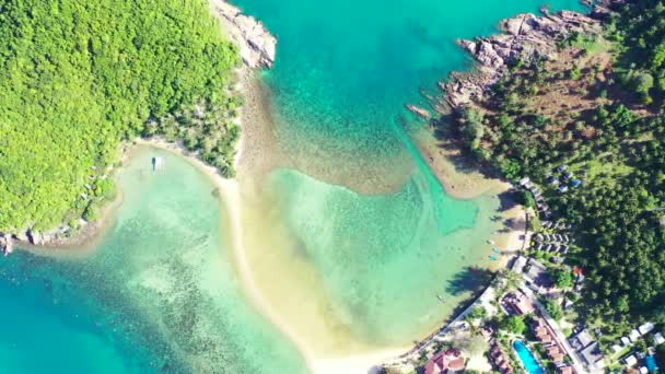 Vista Aérea Isla Con Pequeños Edificios Naturaleza Tropical Bali — Vídeos de Stock