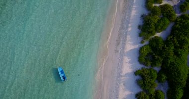 Yukarıdan dalgalı deniz. Endonezya 'ya yaz yolculuğu.