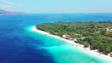 Deniz manzarasını gözlemliyorum. Tayland 'a yaz yolculuğu.