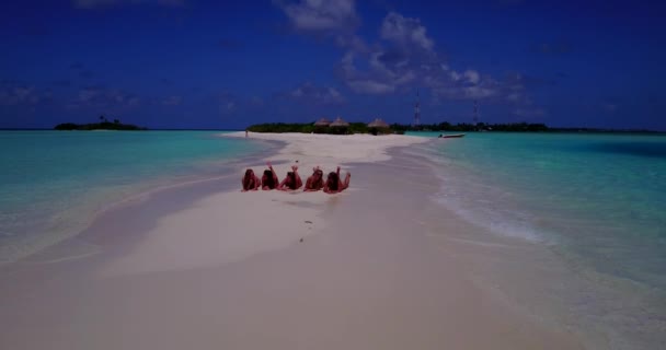 Feliz Viajero Mujer Bikini Disfrutando Vacaciones Playa Tropical Bora Bora — Vídeo de stock