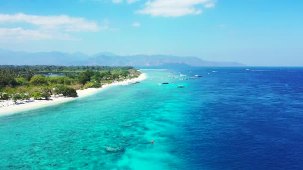 Żywy Turkusowy Krajobraz Morski Zieloną Tropikalną Wyspą Wakacje Bali — Wideo stockowe