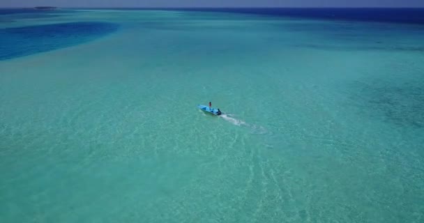 Imagens Aéreas Barco Mover Mar Azul Vista Panorâmica Paisagem Marinha — Vídeo de Stock