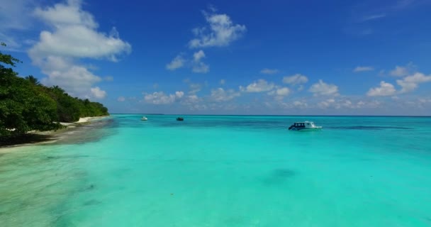 Brillante Isla Bordeando Agua Turquesa Mediodía Viaje Exótico Bali Indonesia — Vídeo de stock