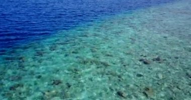 Dalgalı deniz manzaralı. Jamaika, Karayipler 'de yaz cenneti. 