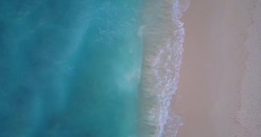 Sığ sularla kıyı şeridine yakın görüş. Dominik Cumhuriyeti, Karayipler 'de egzotik tatil.