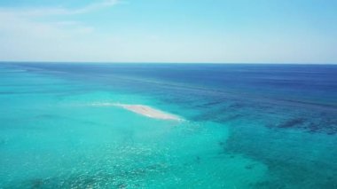 Gündüzleri sakin bir deniz manzarası. Endonezya, Bali 'deki Doğa Manzarası.  