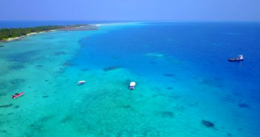 Yaz adası gündüz insansız hava aracı gözlemliyor. Endonezya, Bali 'de tropik bir manzara.  
