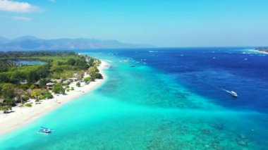 Parlak turkuaz denizci. Antigua 'ya yaz yolculuğu.