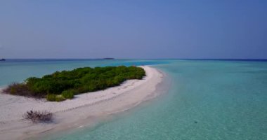 Küçük ada kenarı. Dominik Cumhuriyeti, Karayipler 'e yaz gezisi.