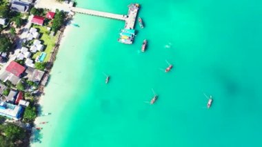 Adadaki en iyi tekne manzarası. Bora Bora 'daki tropik cennet, Fransız Polinezyası.