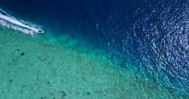 Dalgalı deniz arka planı. Dominik Cumhuriyeti, Karayipler 'de egzotik tatil.