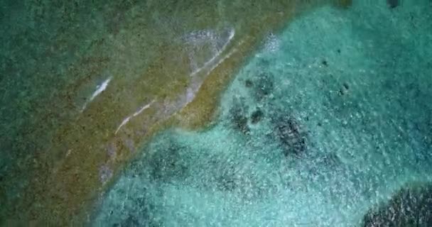 Вид Сверху Видео Поверхность Бирюзовой Чистой Воды Морской Пейзаж — стоковое видео