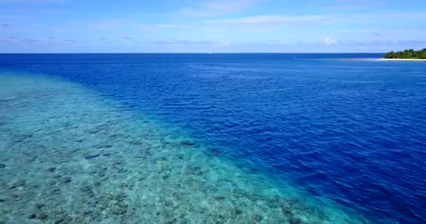 昼間は海の水が引き裂ける オーストラリア オセアニアの夏休み — ストック動画