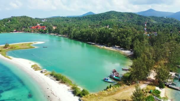 Mysig Lagun Med Gröna Berg Bakgrund Tropiskt Paradis Bali Indonesien — Stockvideo