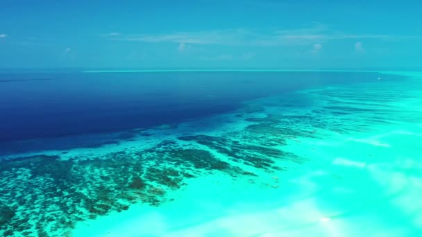在亚洲的菲律宾岛上度过了一个愉快的暑假 翠绿翠绿清澈的海景 — 图库视频影像