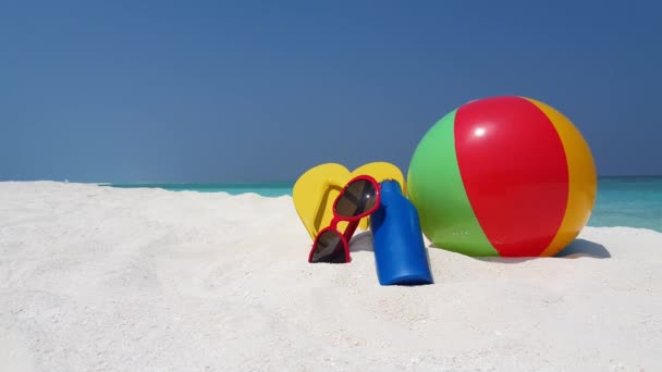 Vuelos Con Gafas Sol Balón Botella Playa Relajación Verano Bali — Vídeos de Stock