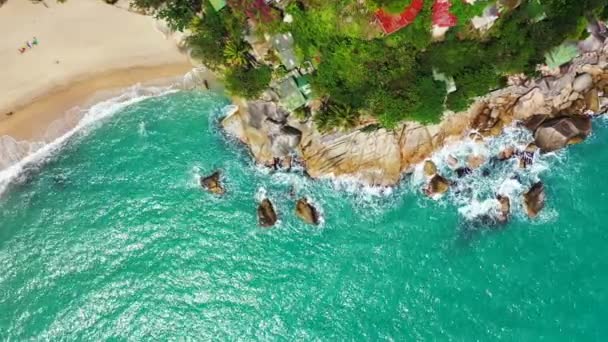 Letecký Pohled Skalnatý Břeh Moře Horách Exotická Dovolená Thajsku — Stock video