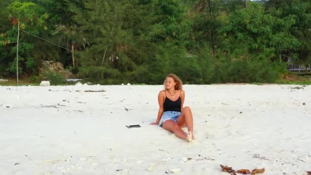 Beautiful Woman Tropical Sandy Beach — Stock Video